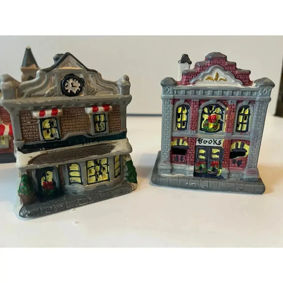 Greenbrier Intl. Lot of Twelve (12) Lighted Houses Stores, etc - Picture 4 of 12